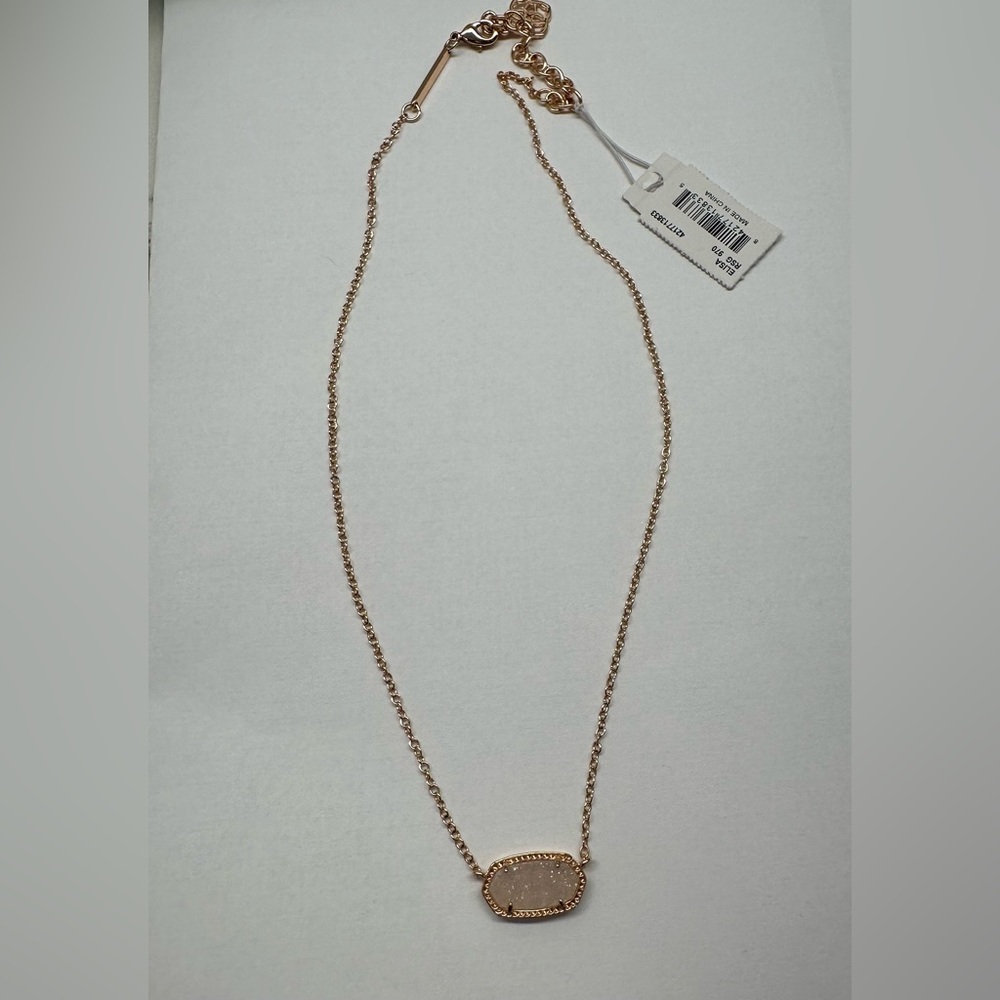 Kendra Scott Elisa
Rose Gold Pendant
Necklace in
Iridescent Drusy